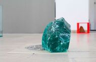 Installationsdetail, O.T., 2014, Glas, Keramikfliese mit Holzschnitt-Schatten, 14x26x18cm